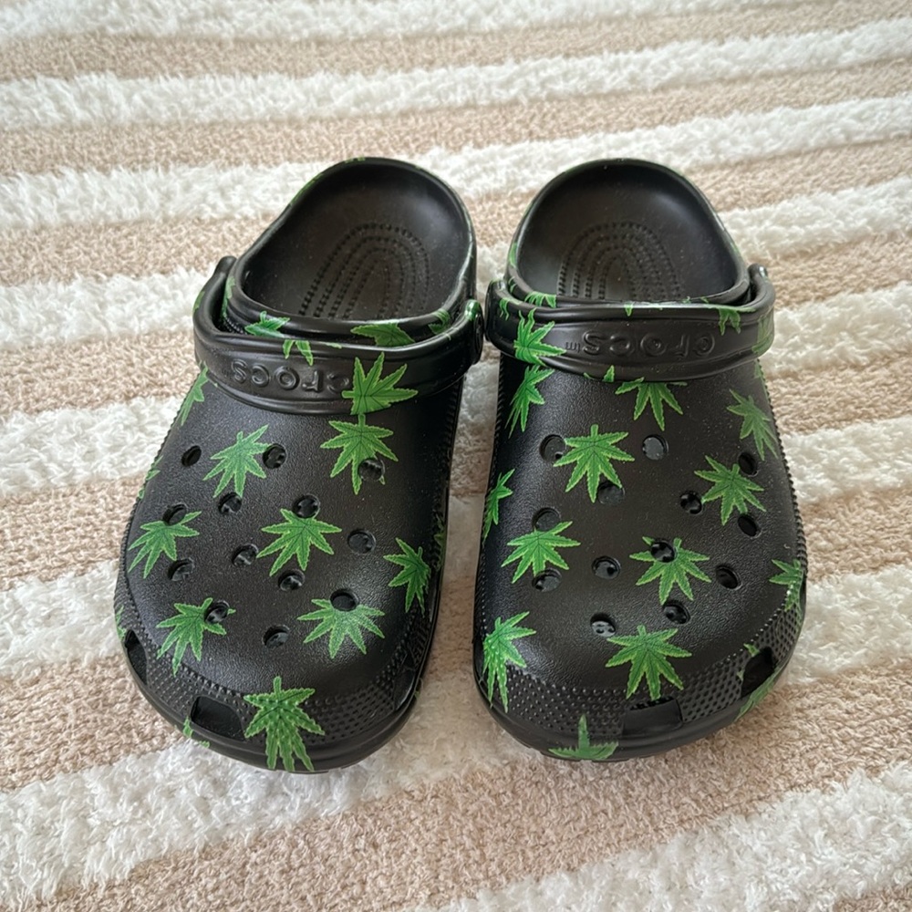 Crocs Classic Hemp Leaf Clog Sandals